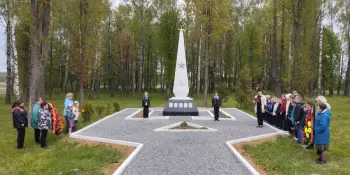 Митинг и возложение гирлянд