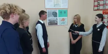 Память сильнее времени: в школе прошли информационные часы, посвящённые геноциду белорусского народа