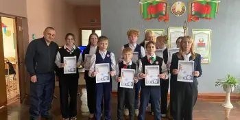 Торжественная линейка, посвященная окончанию 1 четверти