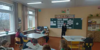 "Мы учимся слышать и быть услышанными: в школе прошел тематический классный час"