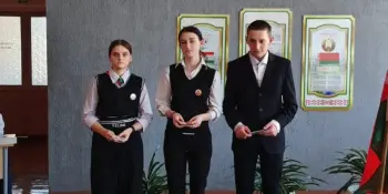 Торжественная линейка ко Дню Конституции